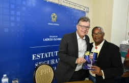 lanamento-do-livro-estatuto-da-segurana-privada_54352638484_o